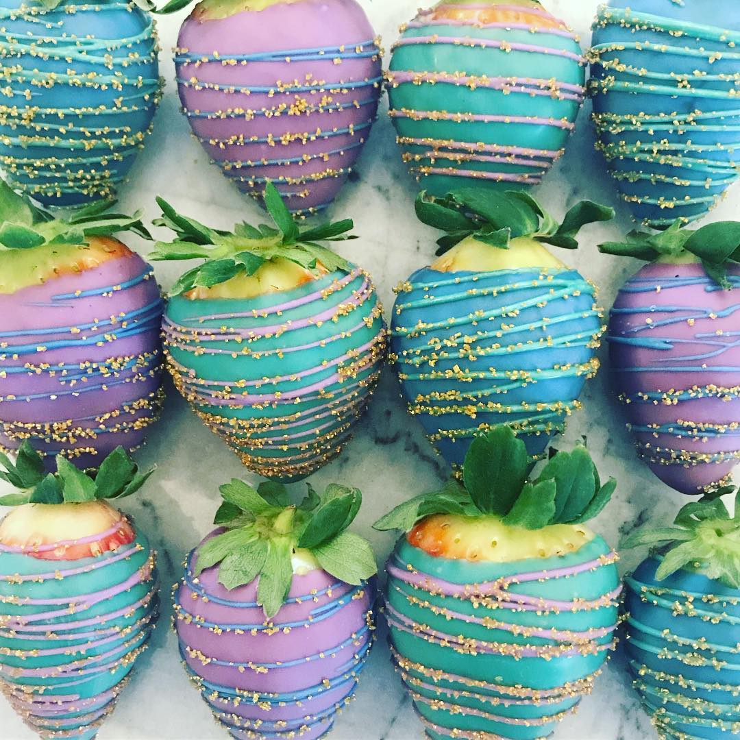 Chocolate Covered Strawberries Cake Pops by Gabi